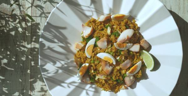 作り方 皿に盛り、お好みでゆで卵(くし切り)やライム(くし切り)を添えて、できあがり。