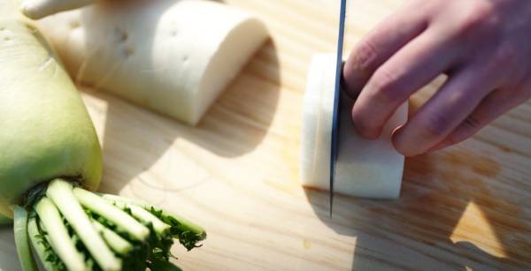 作り方 野菜を切る(火が均一に通るよう、大きさをそろえる)