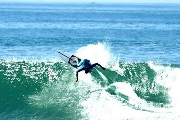 サーフィンスポット多数の美しい海岸