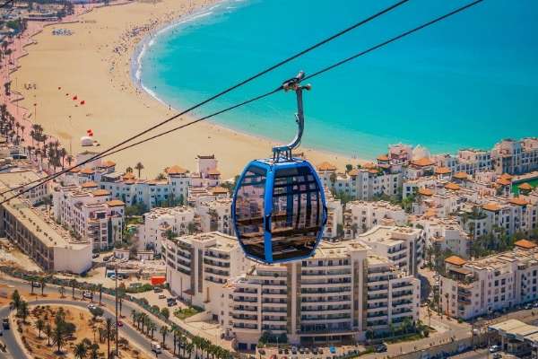 ケーブルカーで頂上へ！